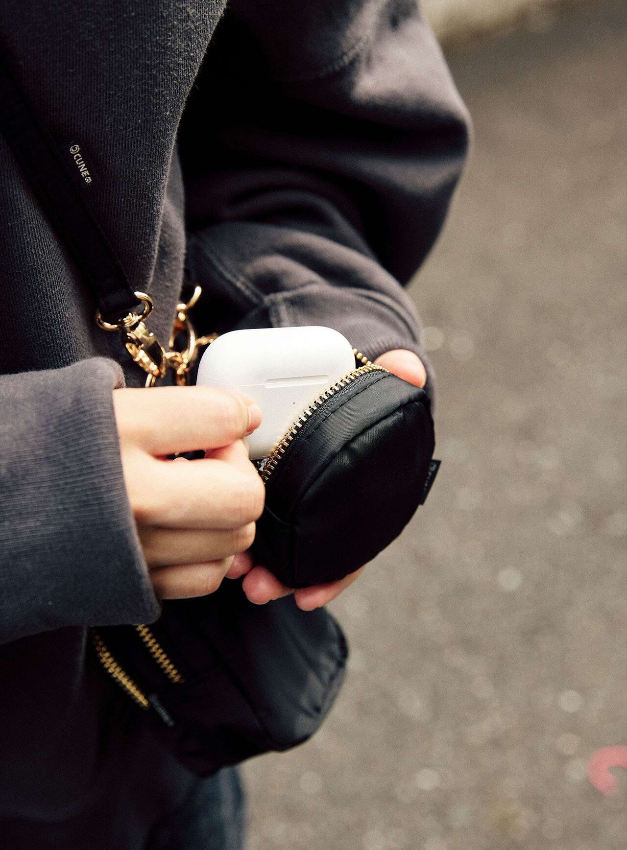 Cute-Inspired Shoulder Mini Pouch Set (2 Pieces),BLACK, large image number 9