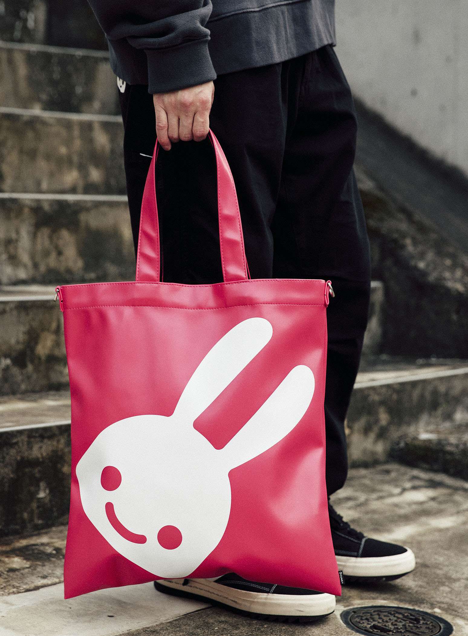 CUNE■PVCのトートバッグ■RED■ウサギ■新品未使用 PVCのトートバッグ｜ウサギがいる｜CUNE ONLINE STORE