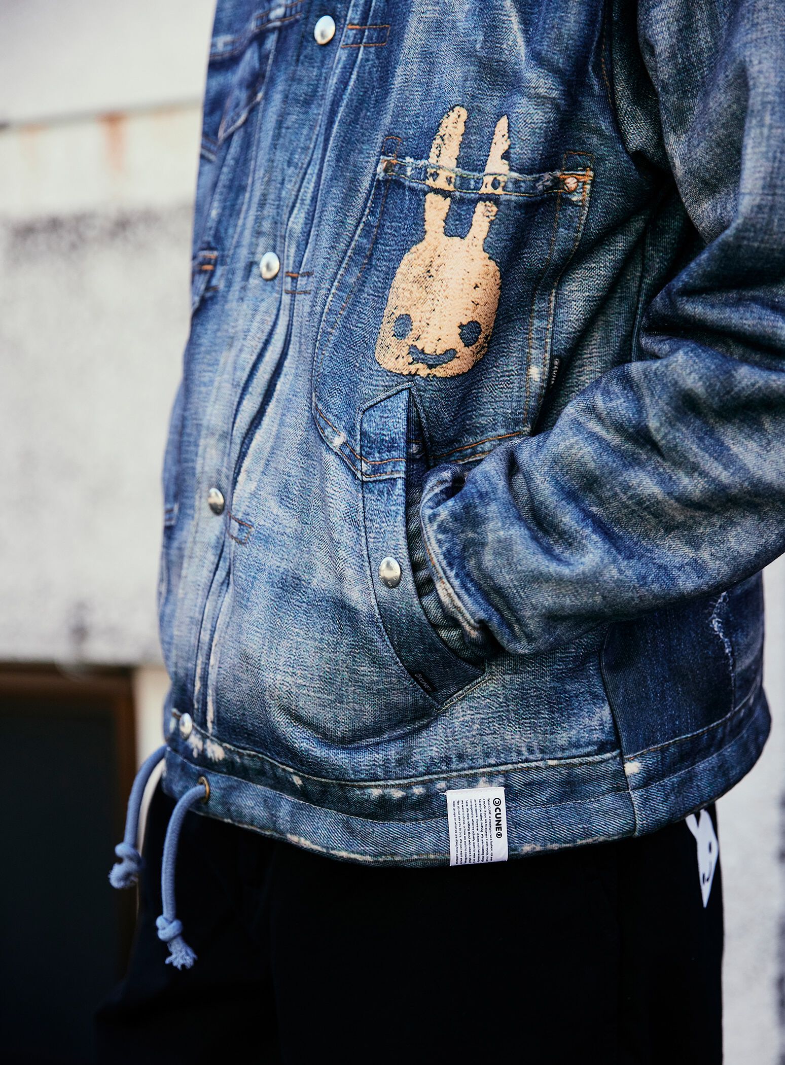 Sweatshirt coach jacket with jean print