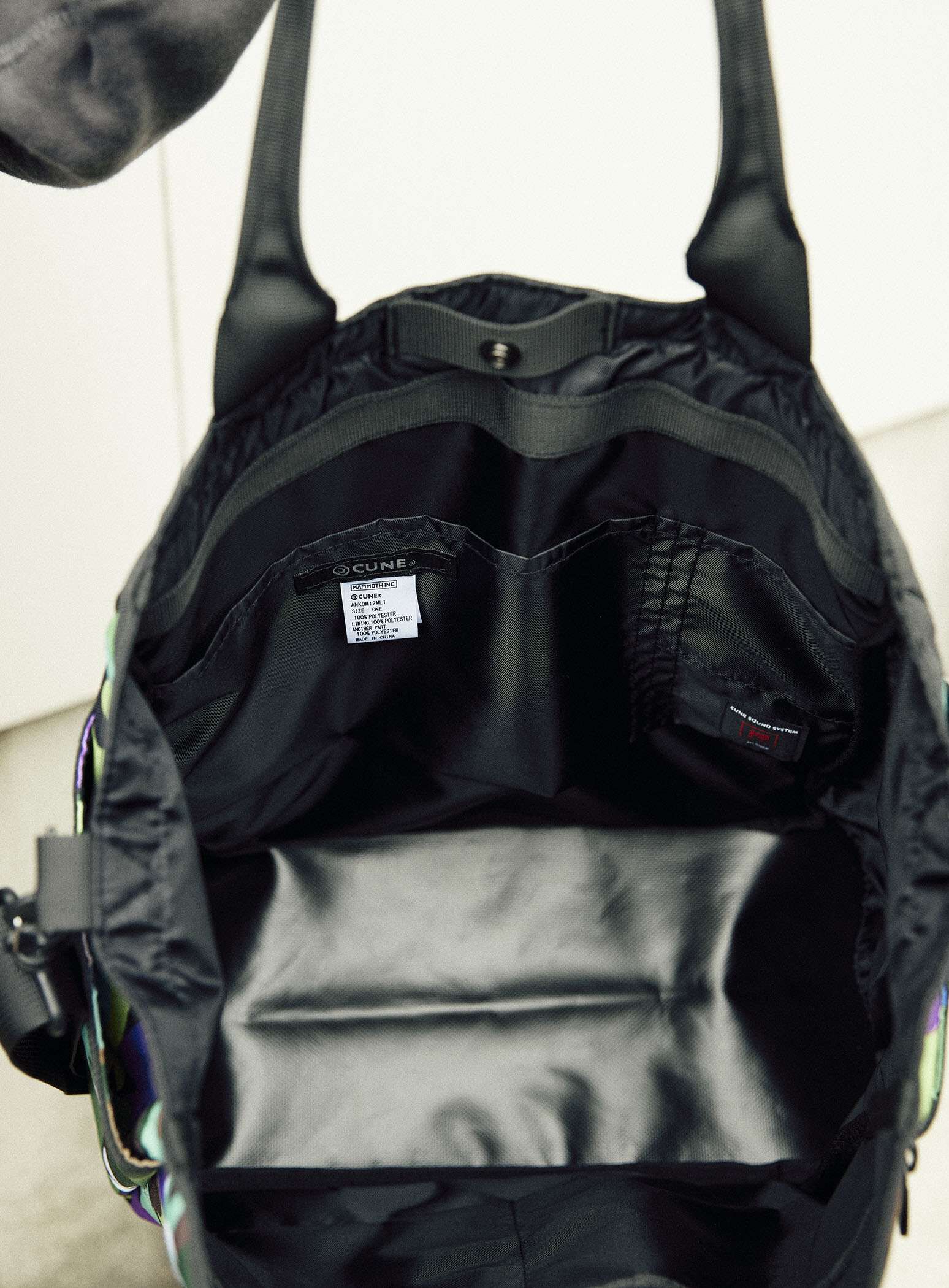 CUNE CUNE CAMO ボディバッグ CUNE CUNE CAMO ボディバッグ