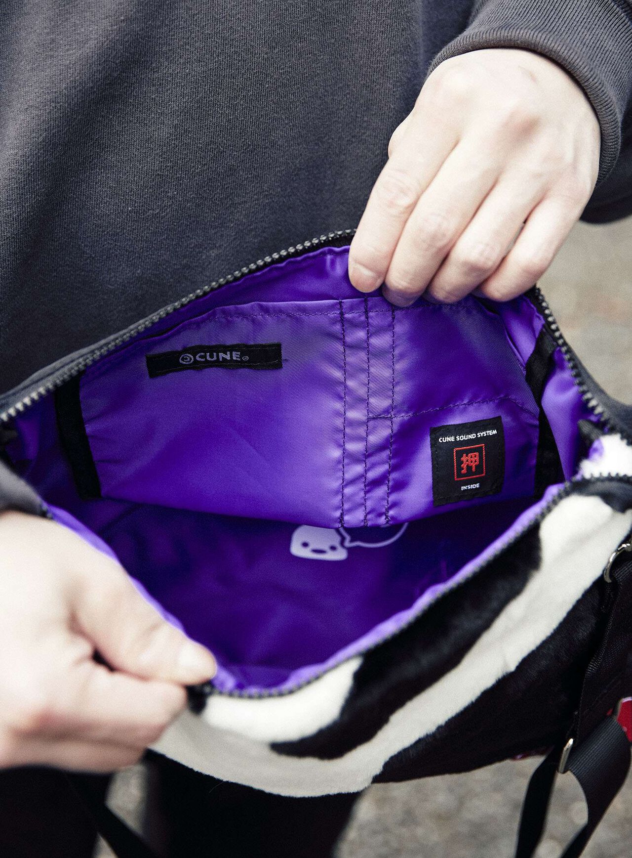 Fur shoulder bag,, large image number 9