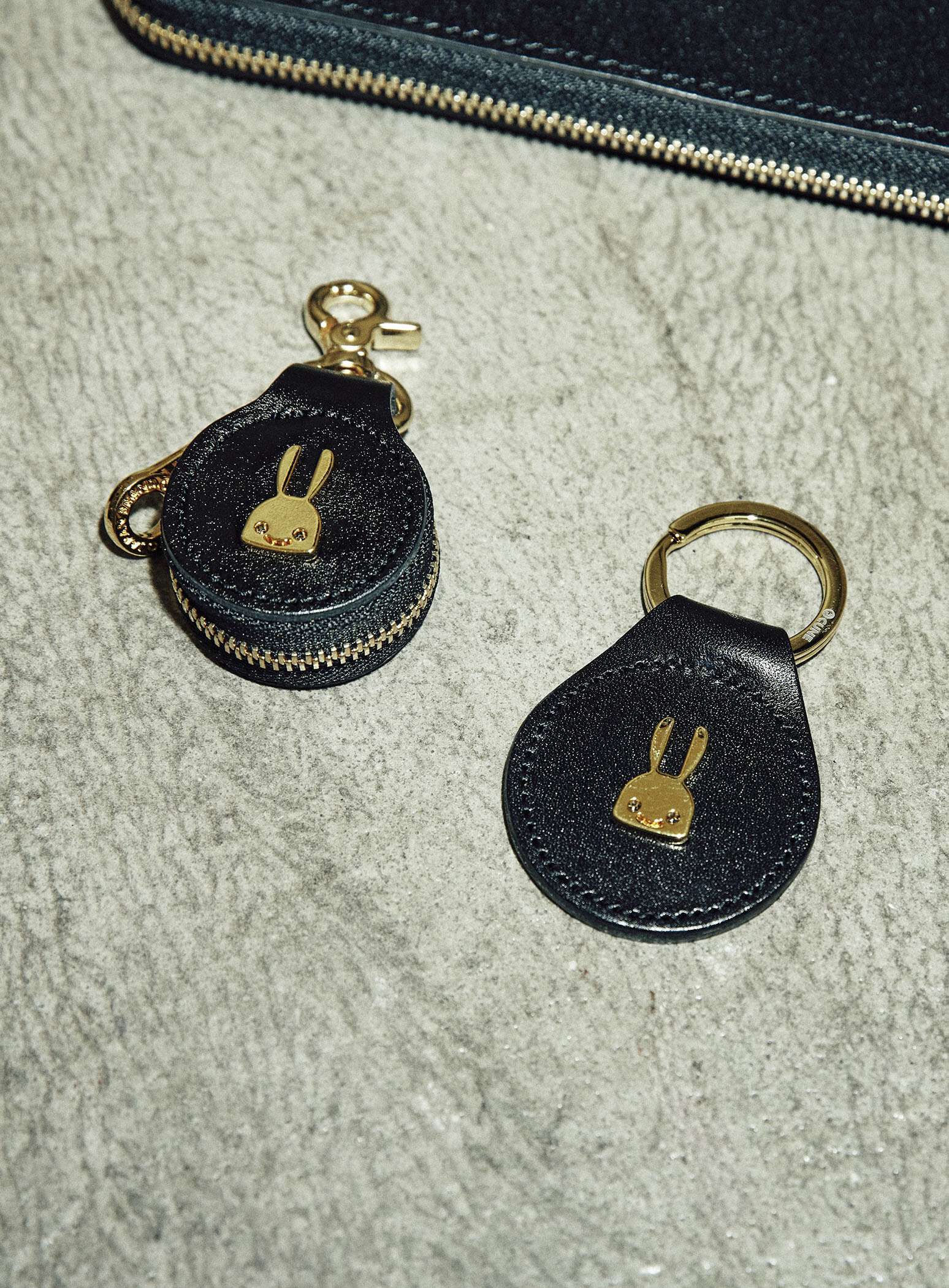 Gold rabbit studded round key ring