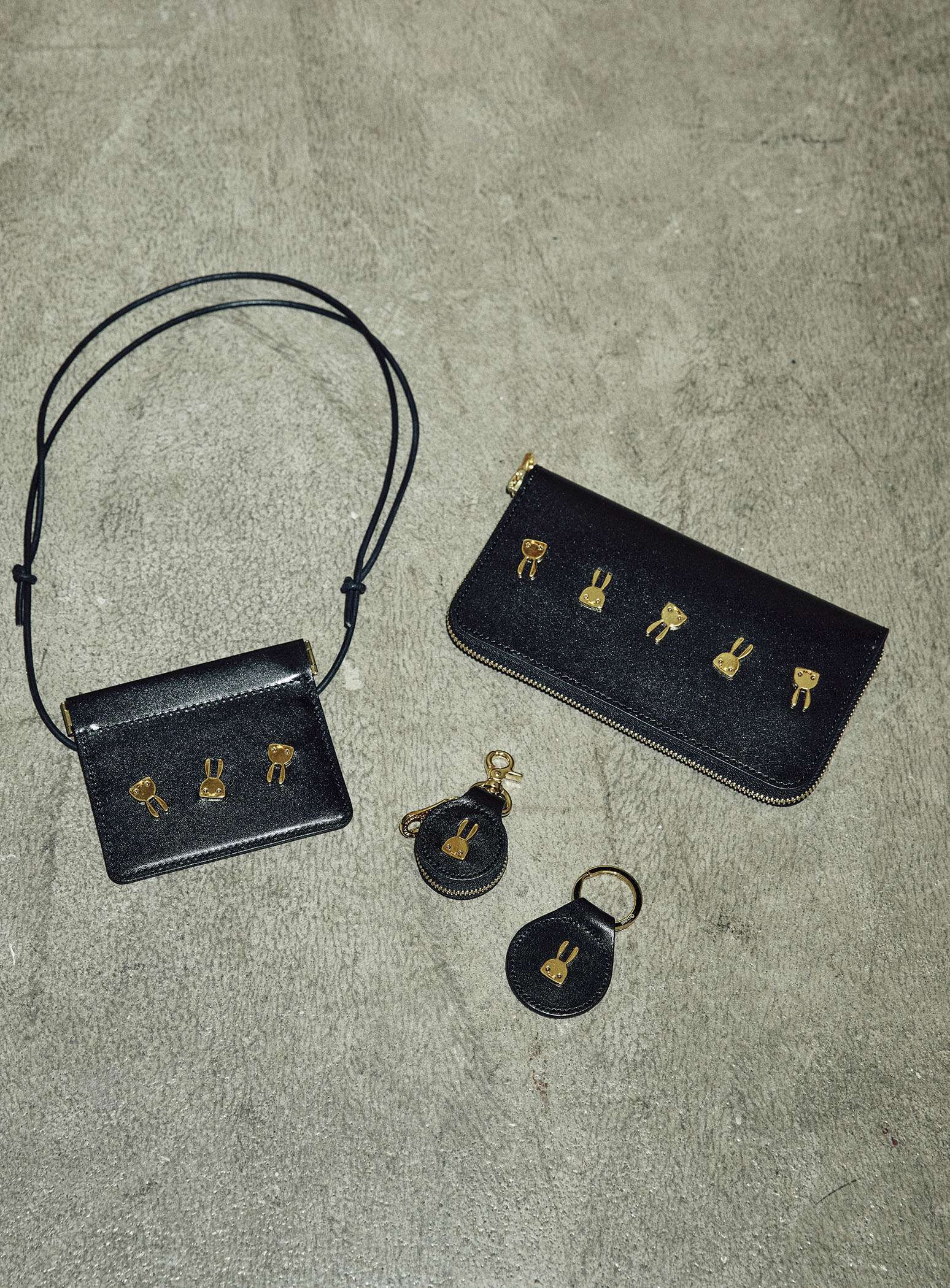 Gold rabbit studded round key ring