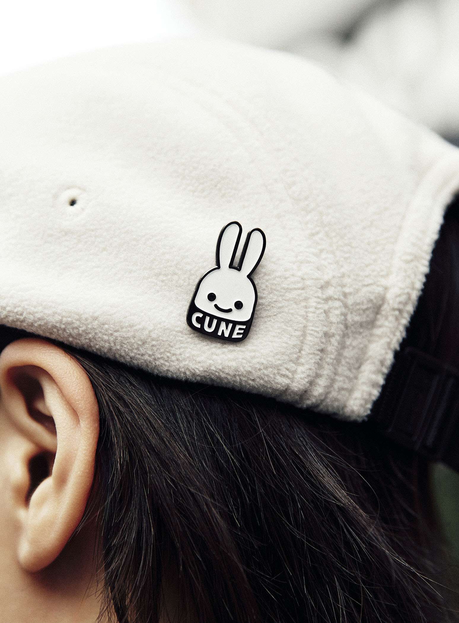 Pin badge CUNE rabbit H29mm